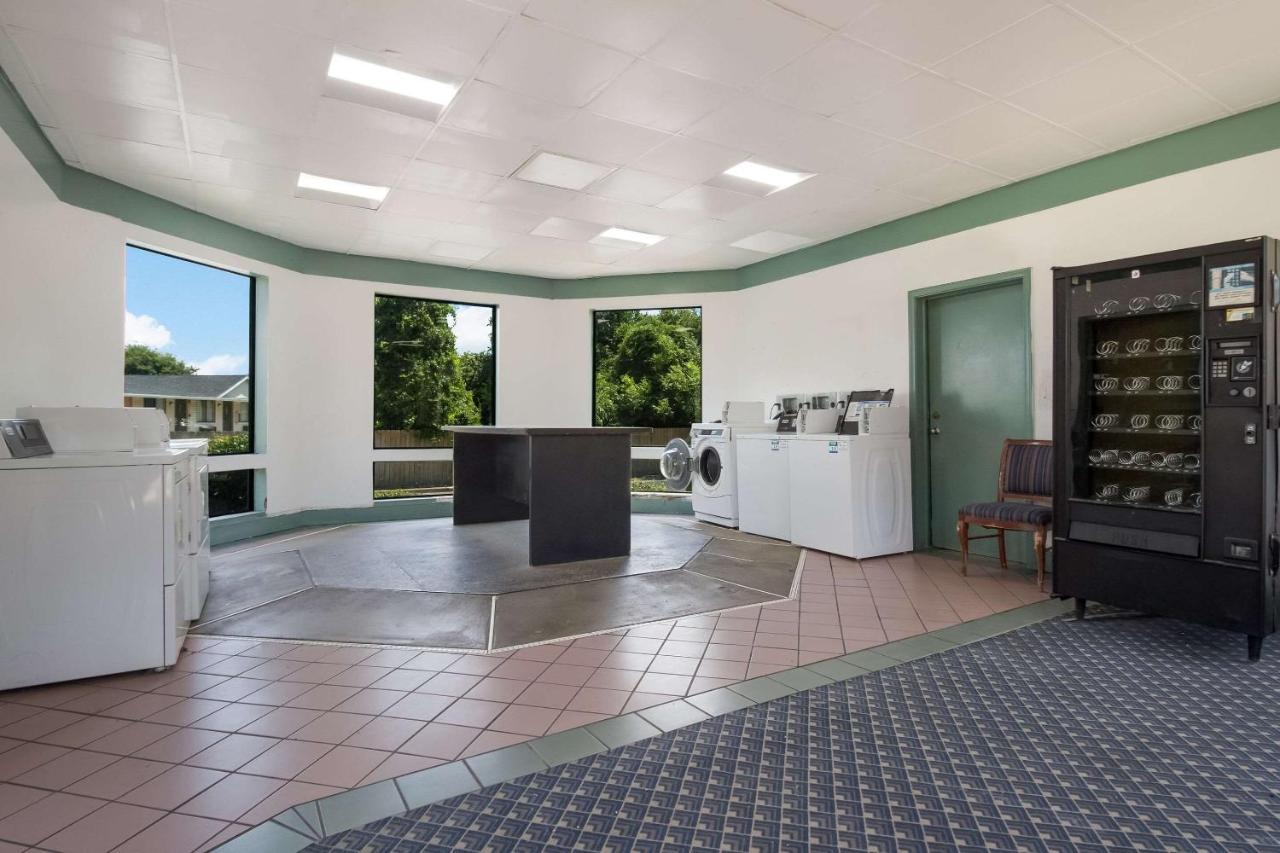 Suburban - Darlington Hotel 2*