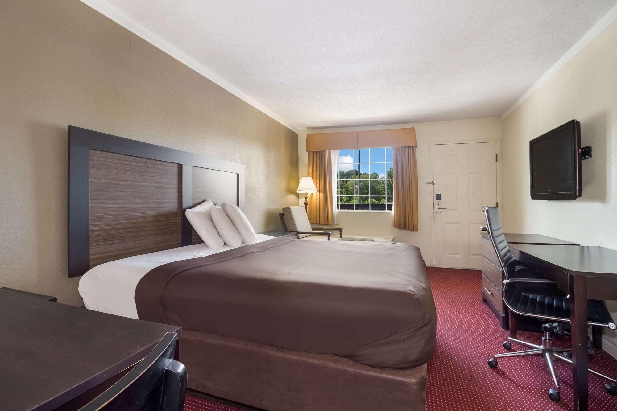 Suburban - Darlington Hotel