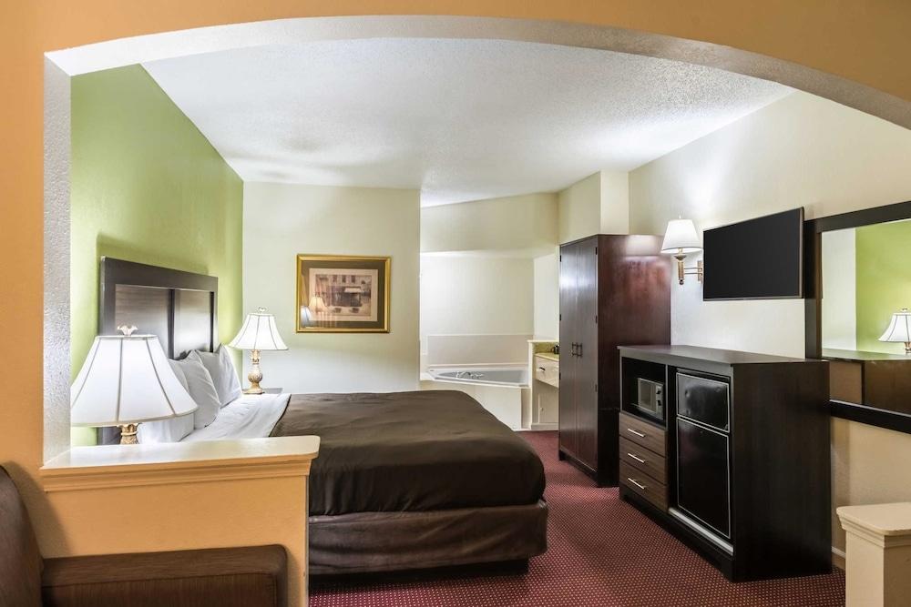 Suburban - Darlington Hotel