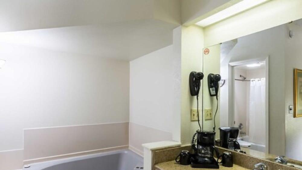 Suburban - Darlington Hotel 2*