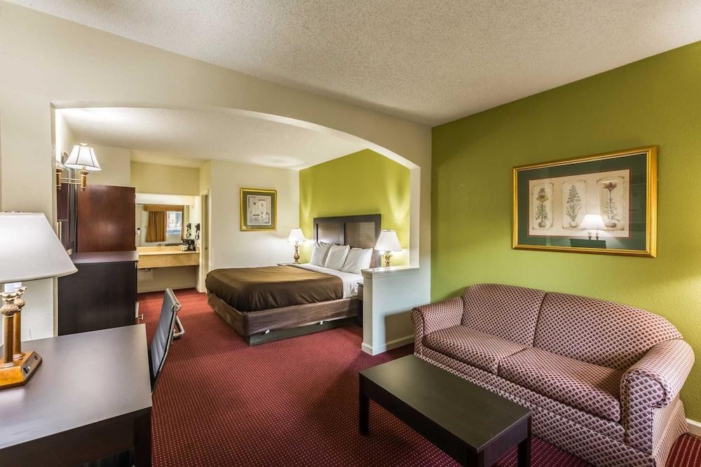 Suburban - Darlington Hotel 2*