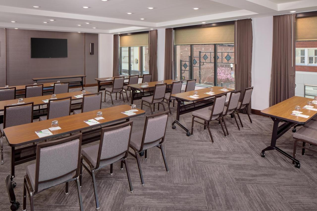 Hyatt Place Downtown Hotel 3*
