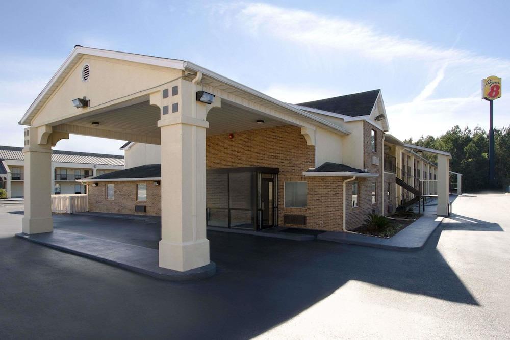 Super 8 By Wyndham Hotel 2*
