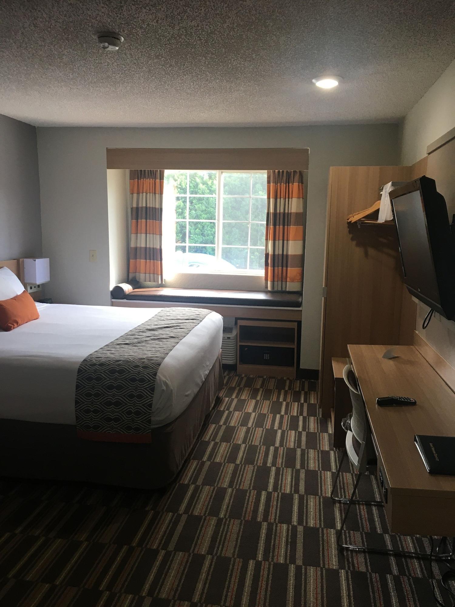 Microtel & By Wyndham 2* Florence