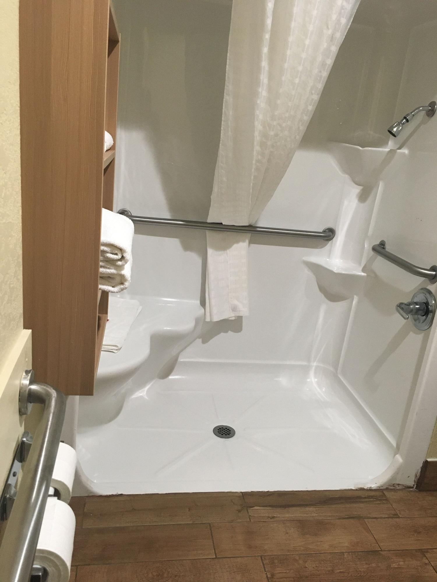 Microtel & By Wyndham 2*