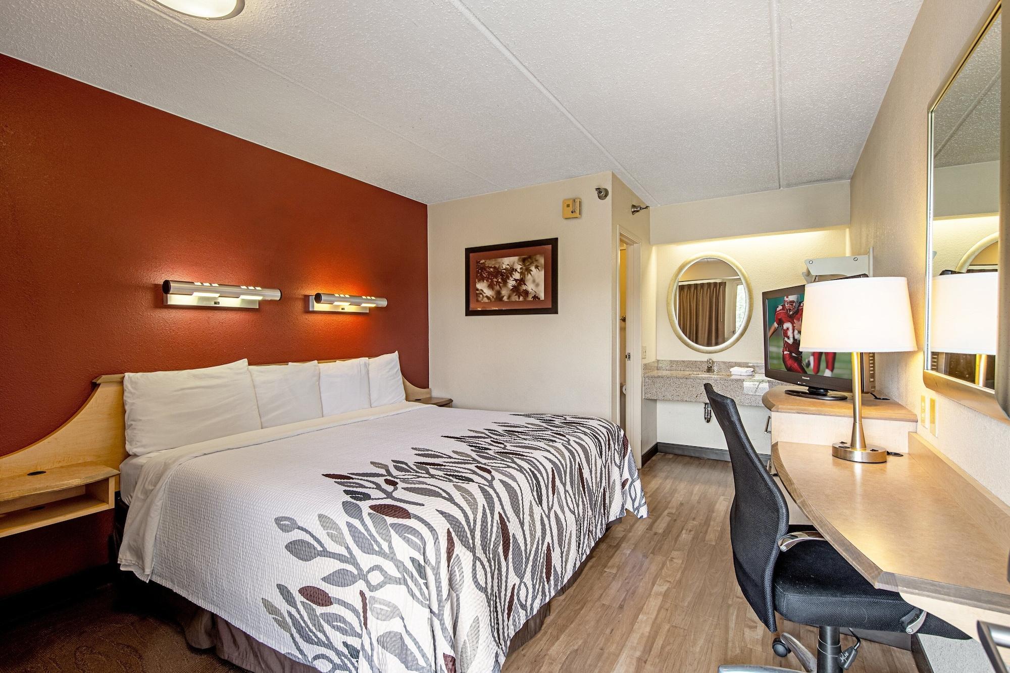Red Roof - Civic Center Motel 2*