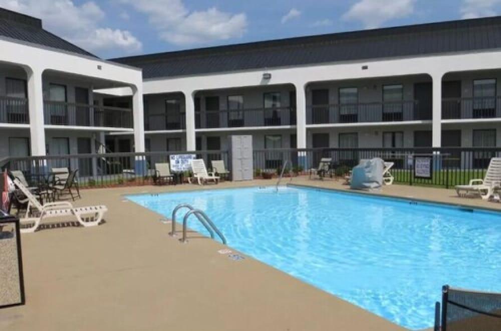 Hotel Baymont &