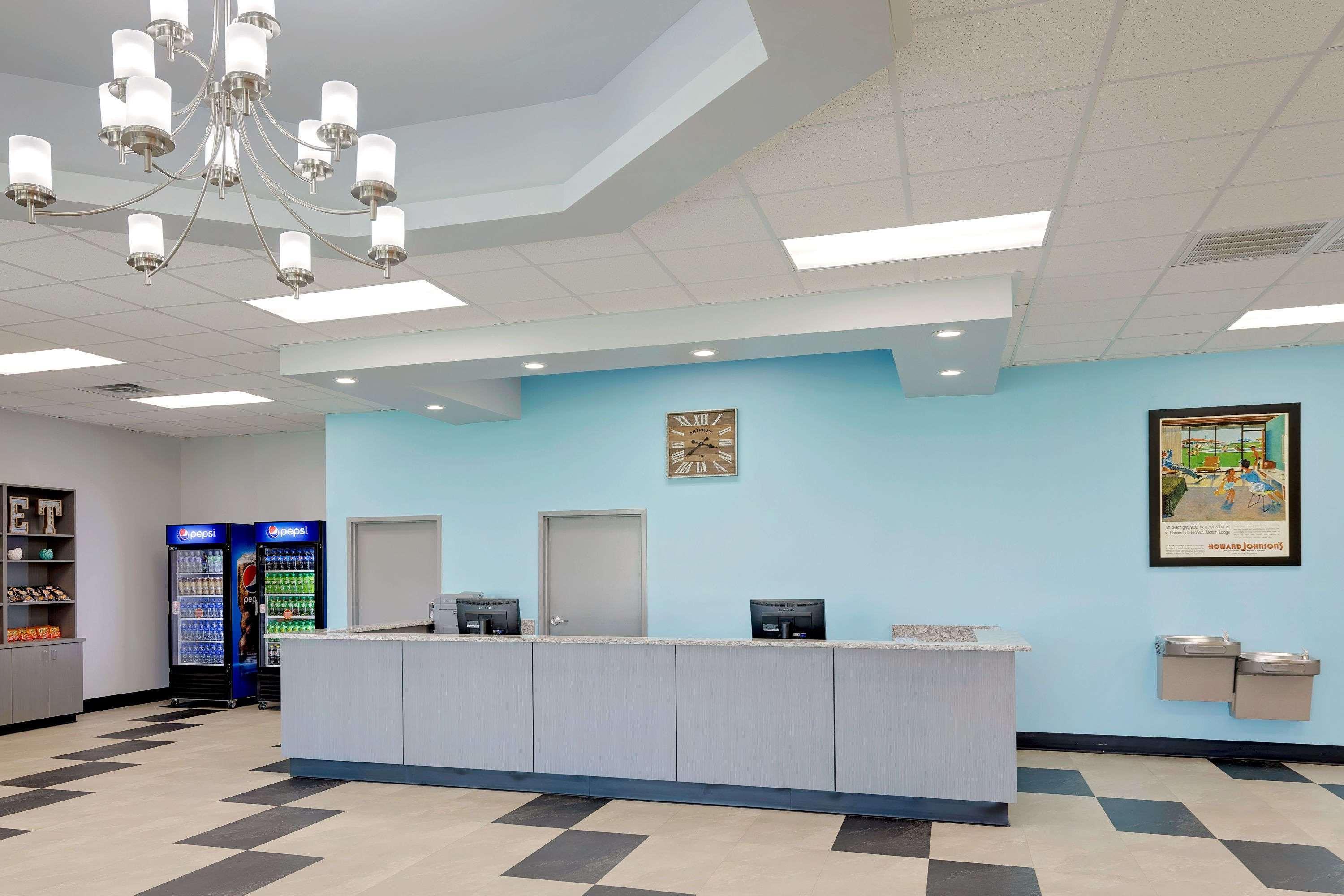 Howard Johnson By Wyndham