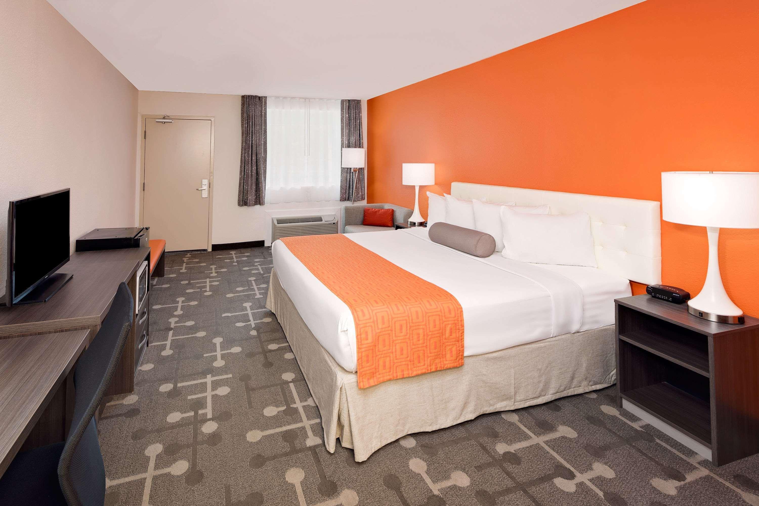 Howard Johnson By Wyndham Hotel