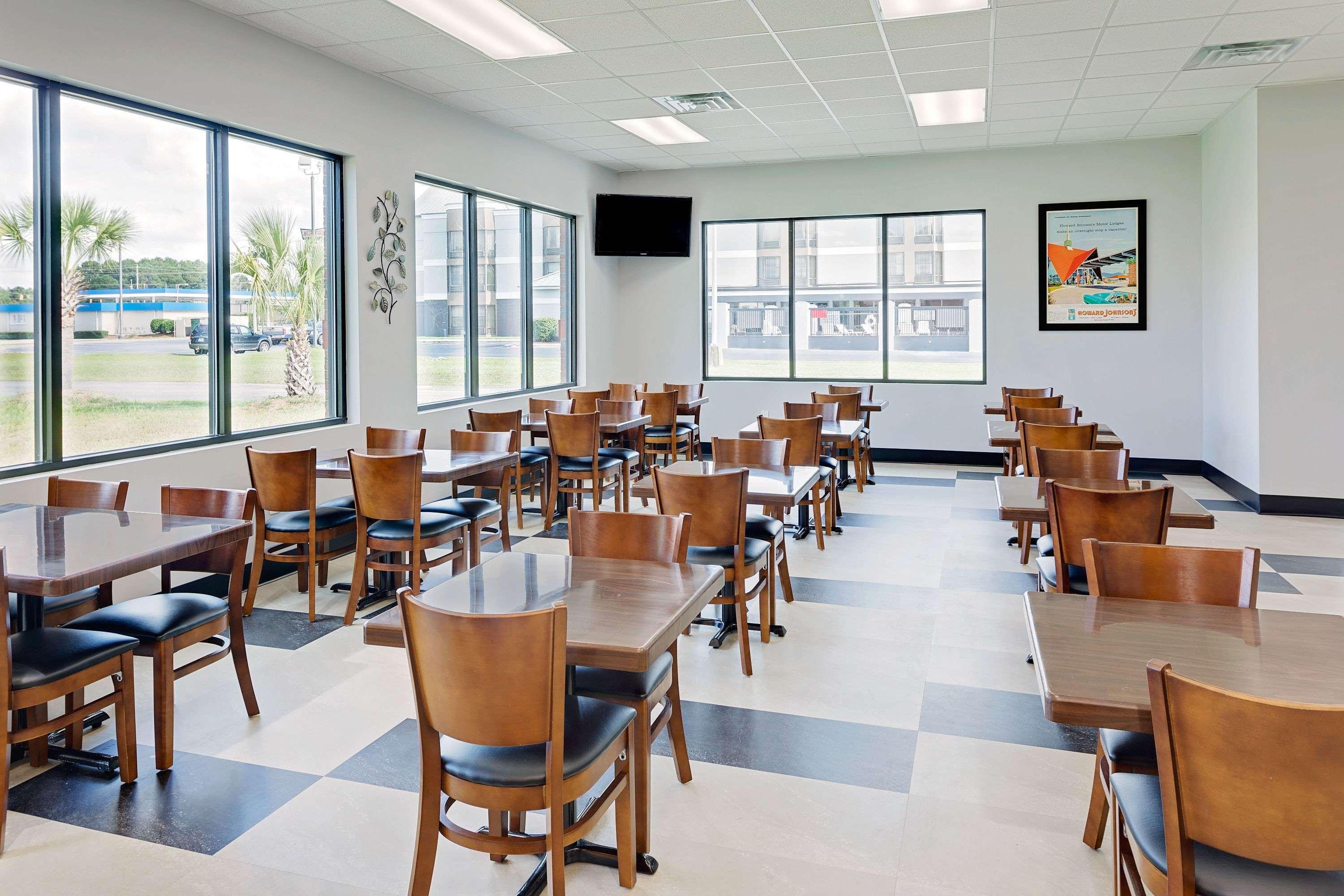 Hotel Howard Johnson By Wyndham 4*