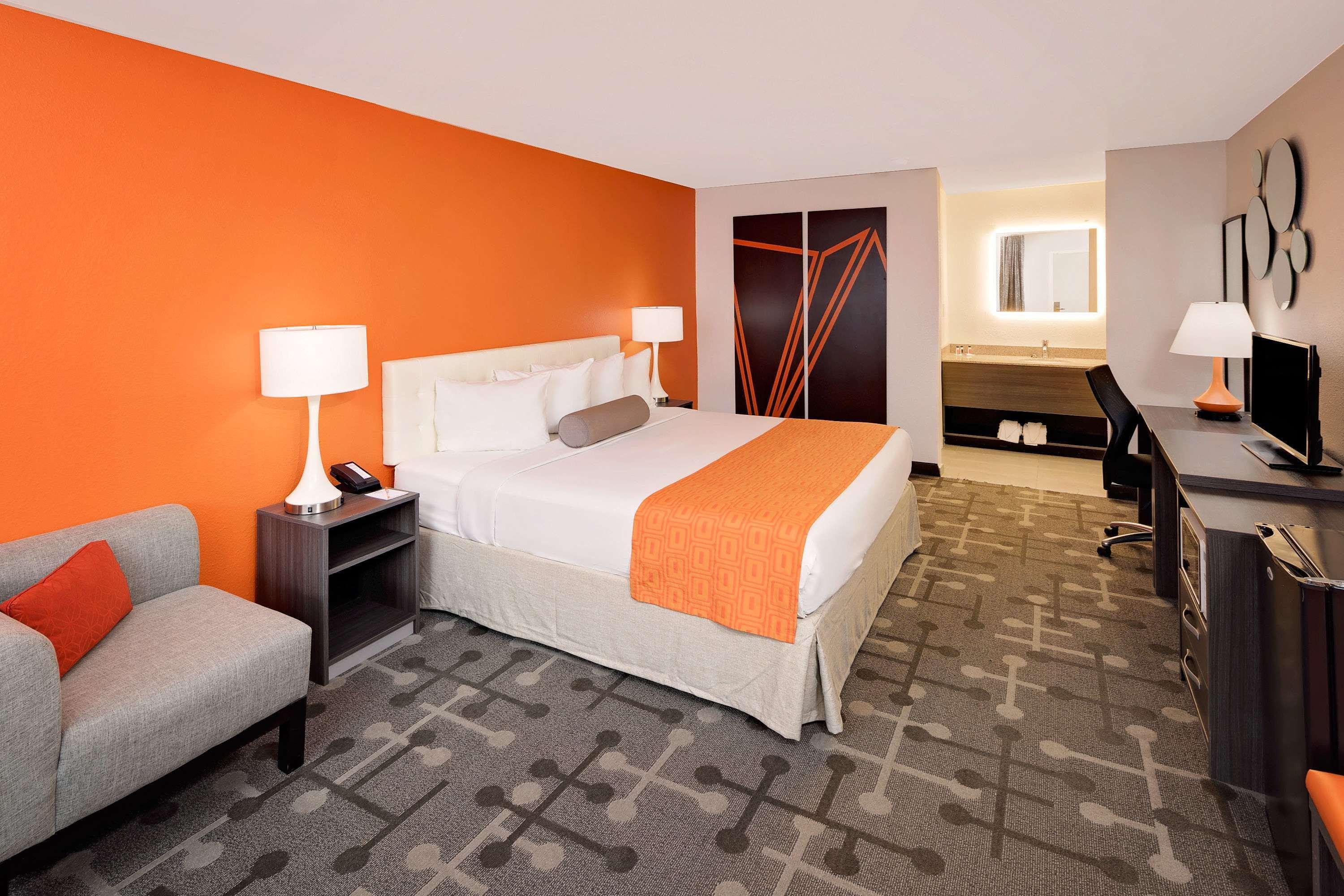 Howard Johnson By Wyndham Hotel 4*