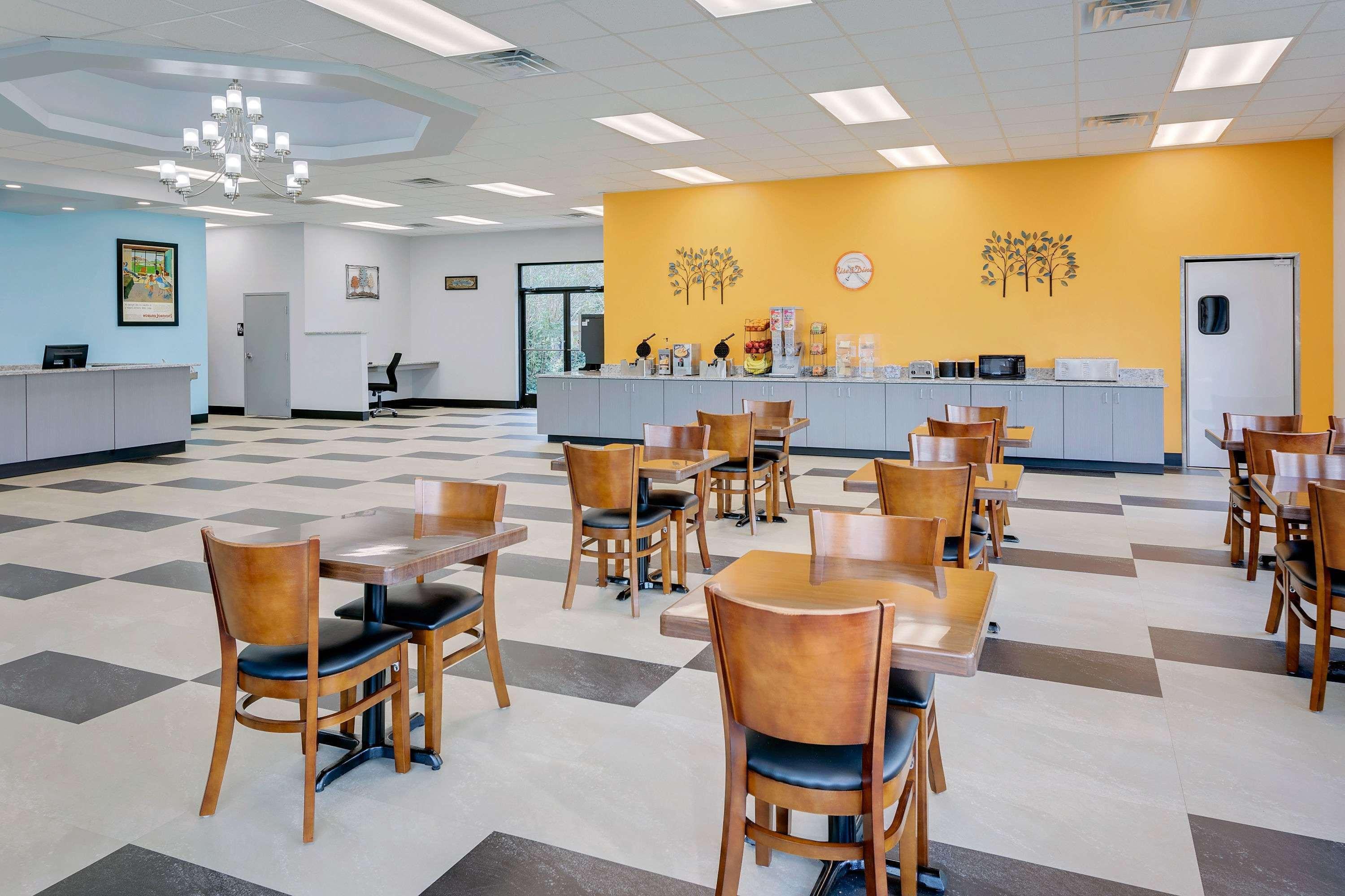 Howard Johnson By Wyndham Hotel 4*