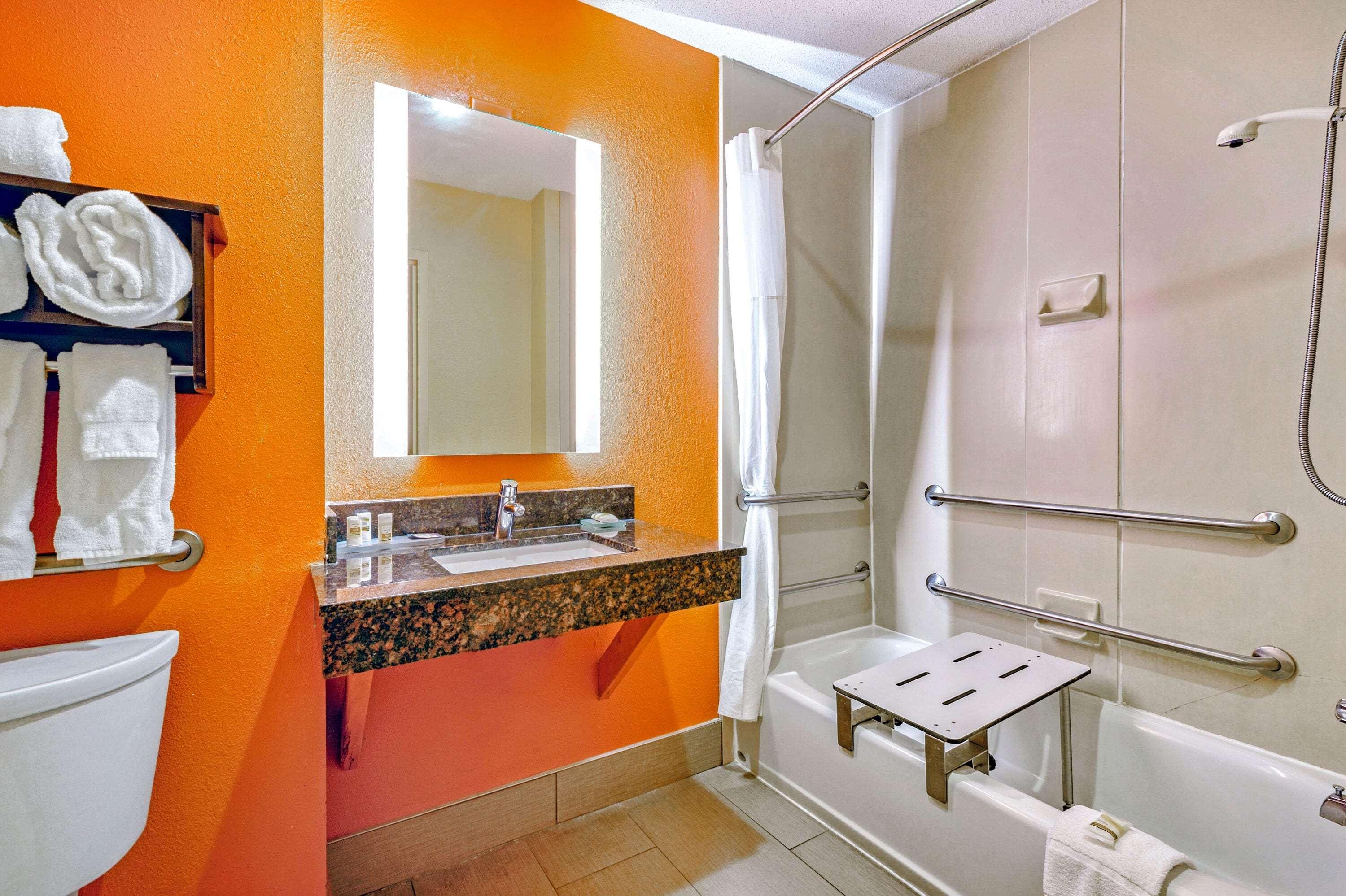 La Quinta By Wyndham Hotel