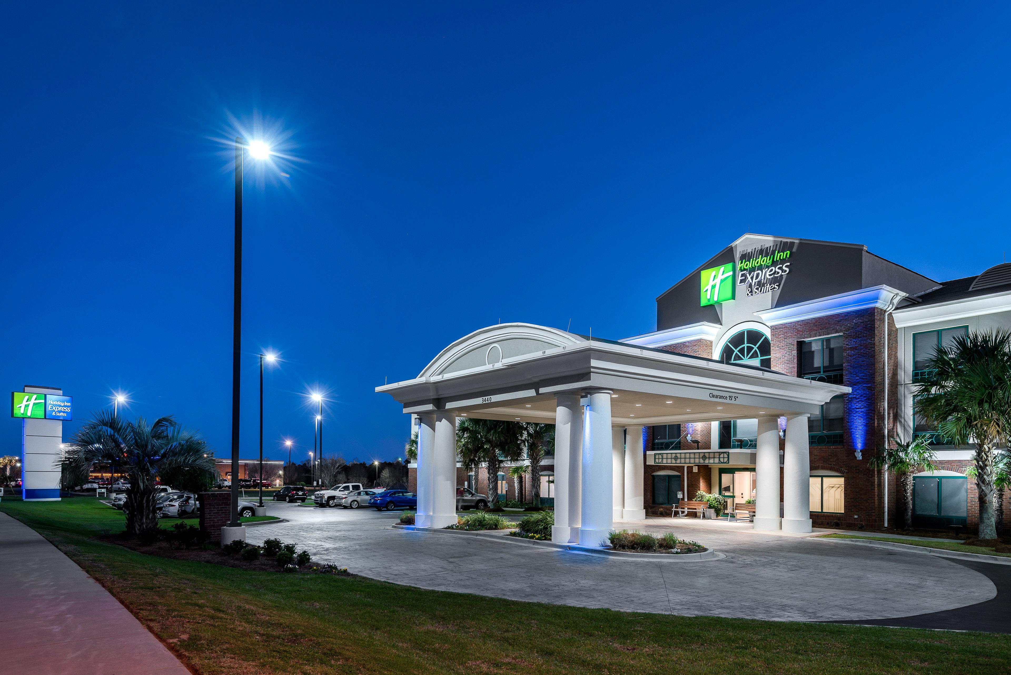 Express & I-95 & I-20 Civic Ctr By Ihg Hotel 3*