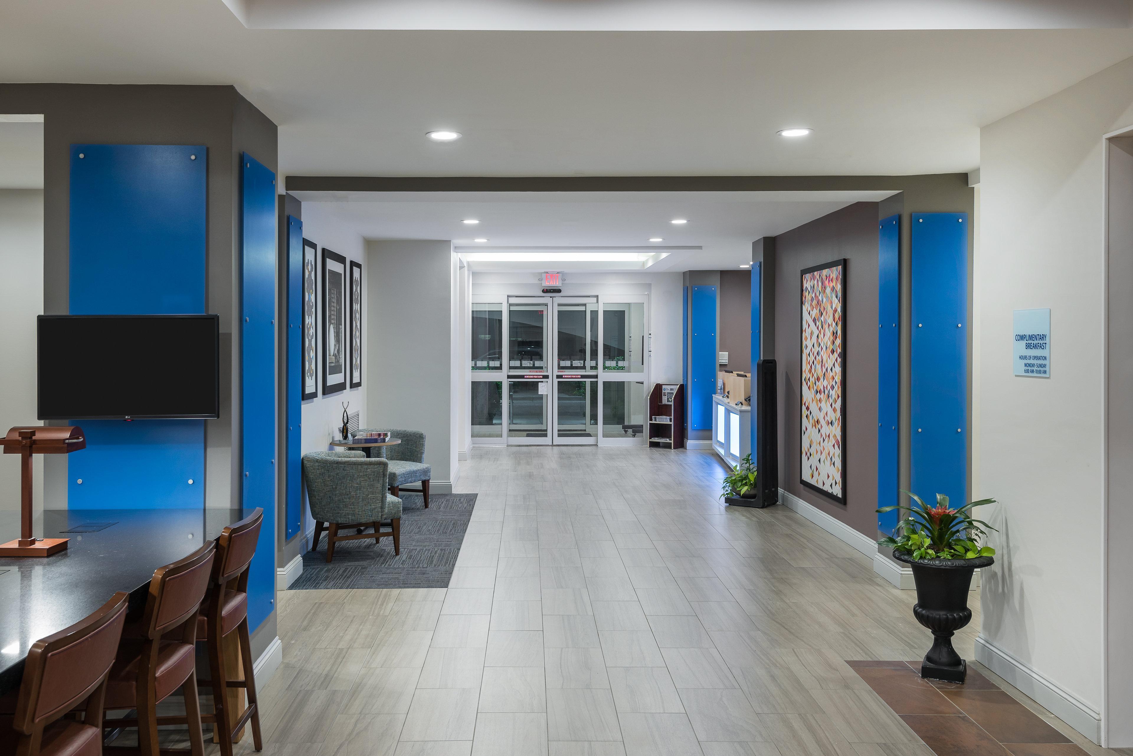 Express & I-95 & I-20 Civic Ctr By Ihg Hotel 3*