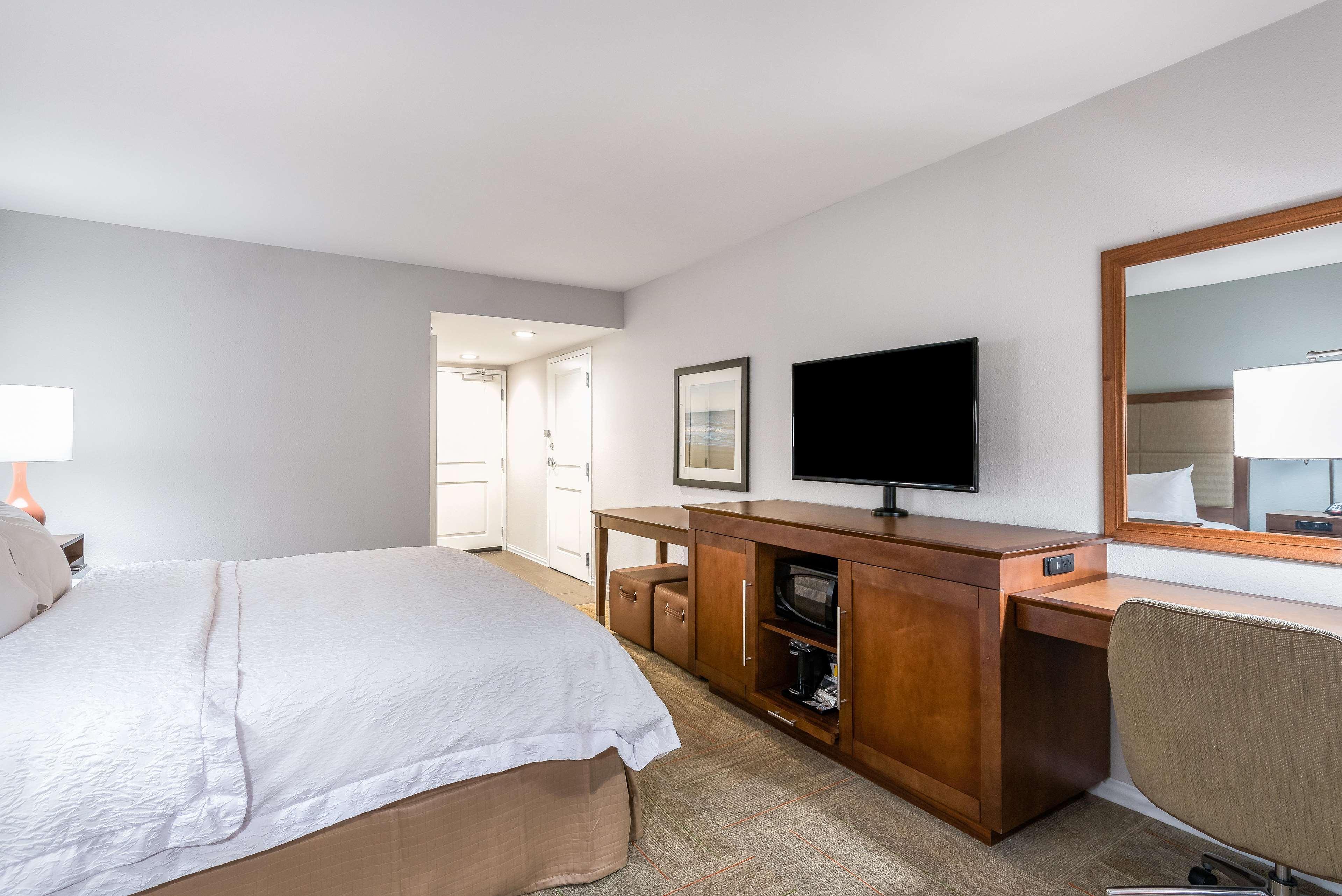Hampton & Center Hotel