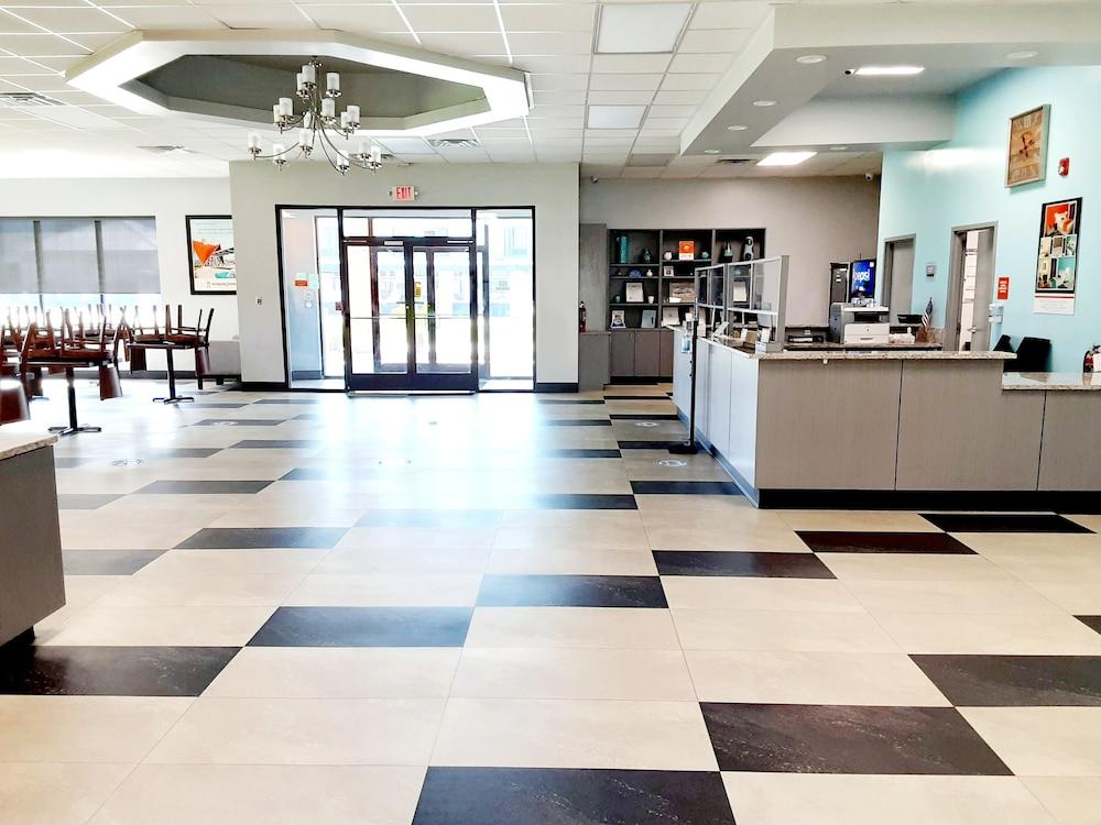 Howard Johnson By Wyndham Hotel