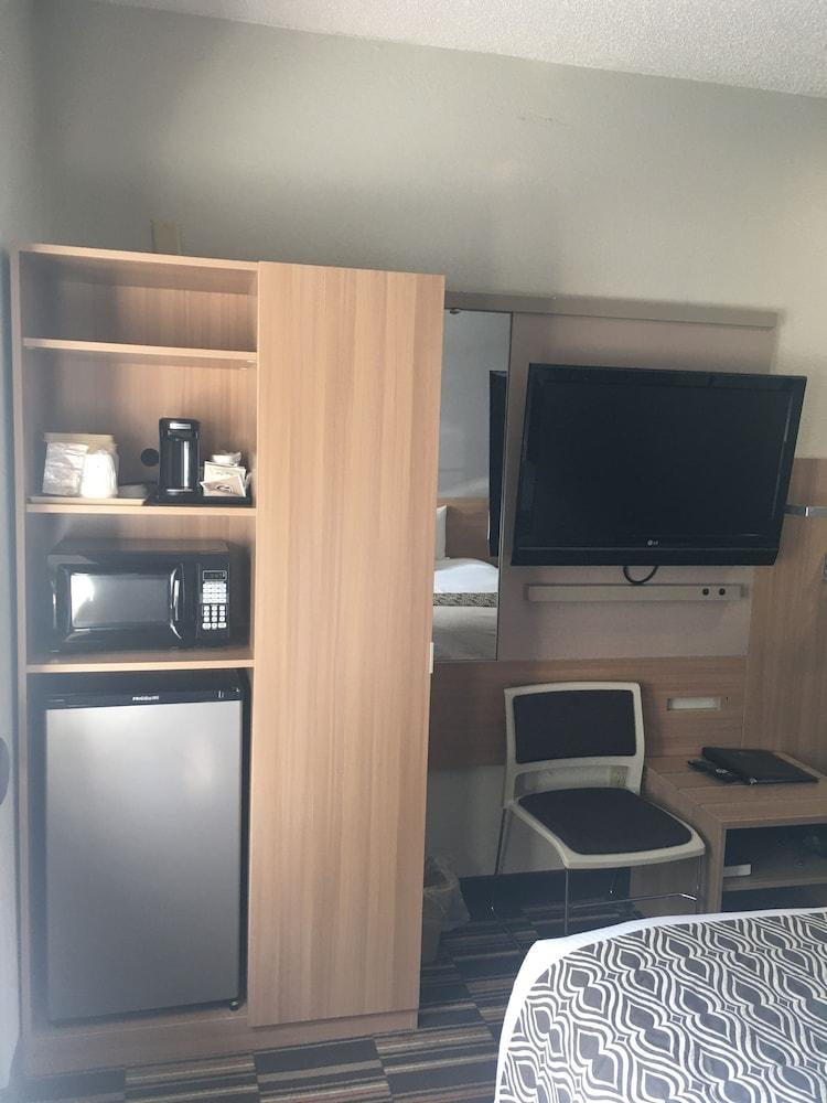 Microtel & By Wyndham Hotel 2*
