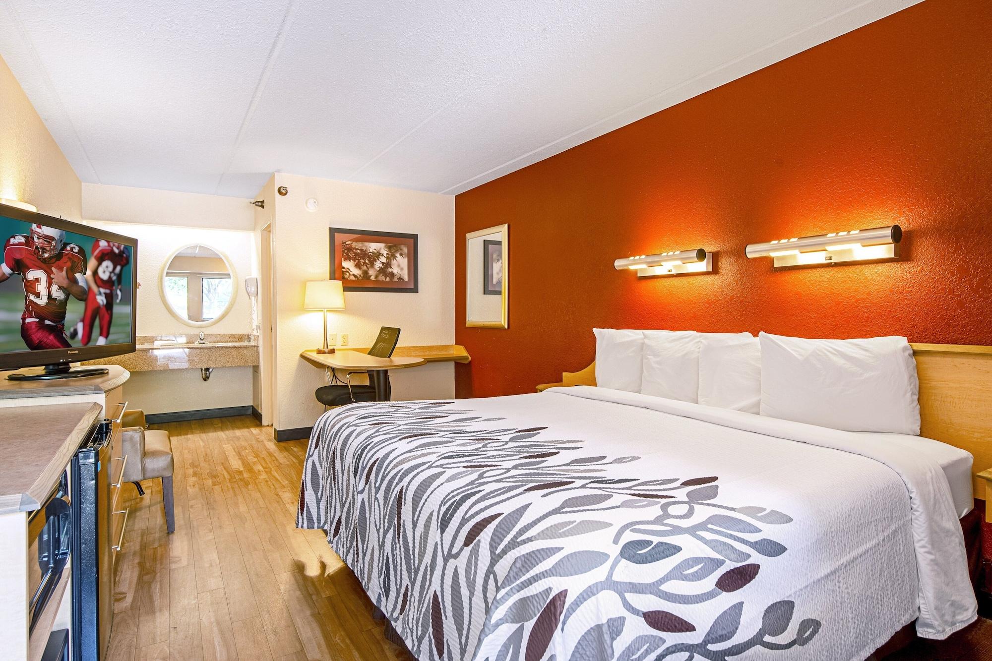 Motel Red Roof - Civic Center 2*