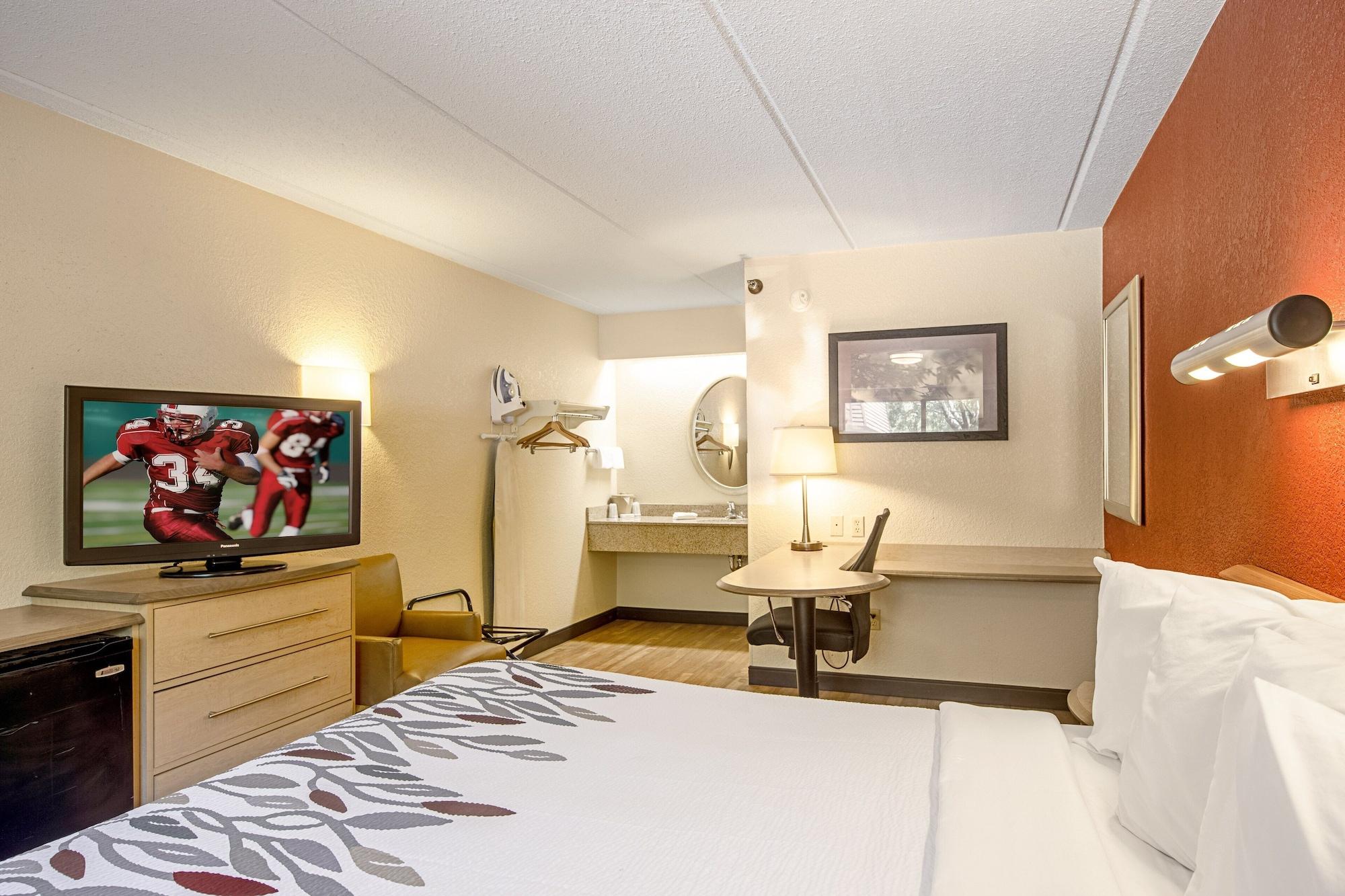 Red Roof - Civic Center Motel 2*
