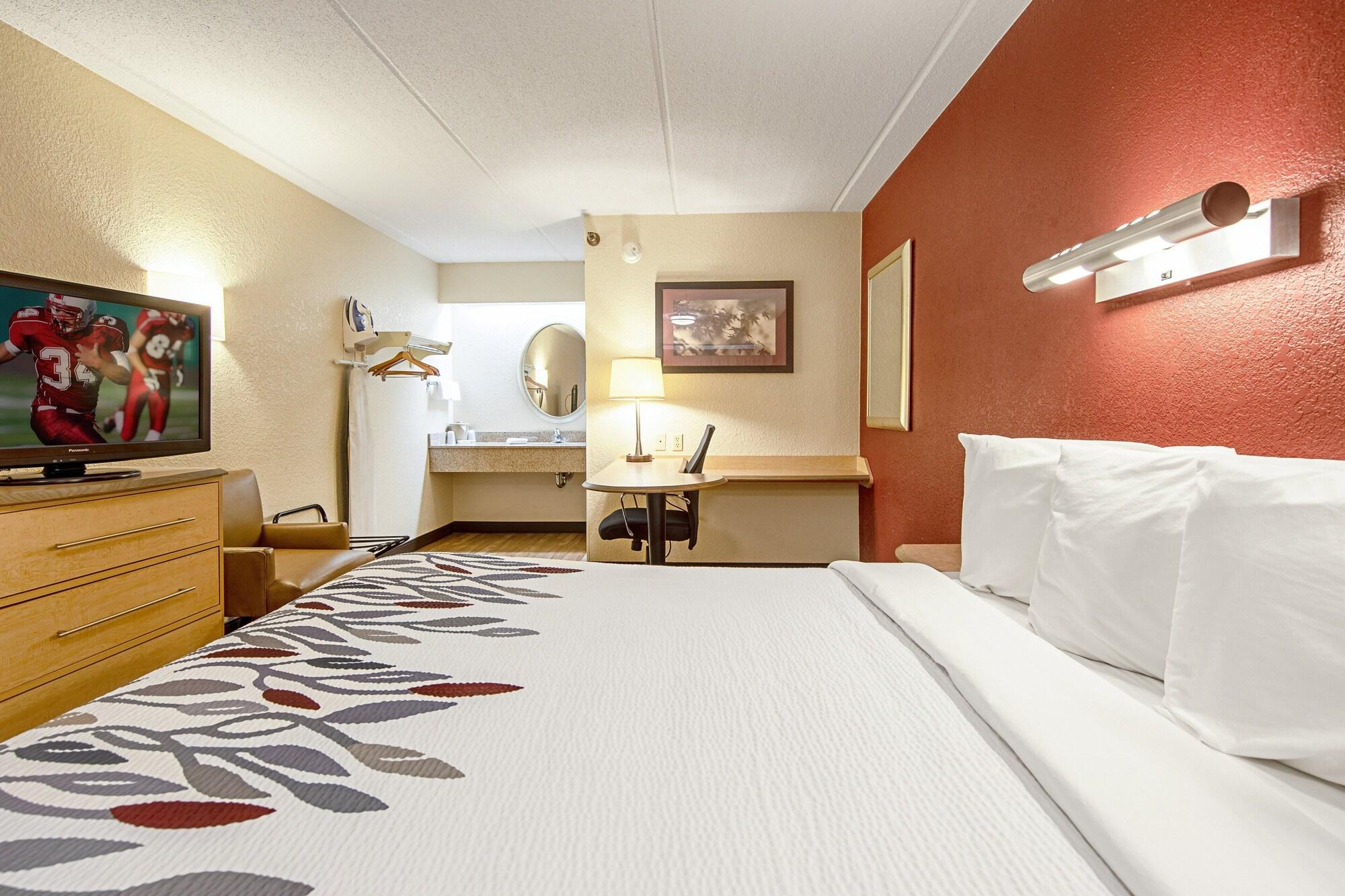 Red Roof - Civic Center Motel 2*