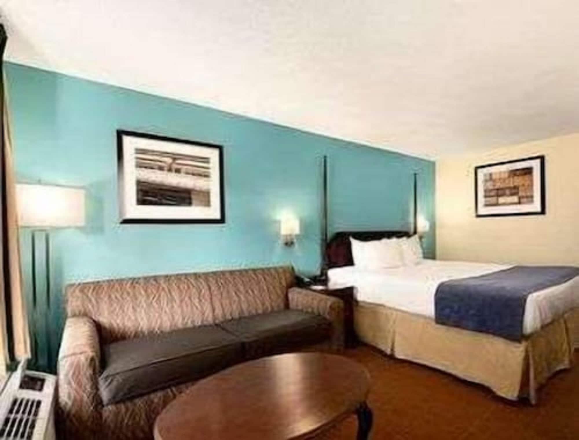 Baymont & Hotel