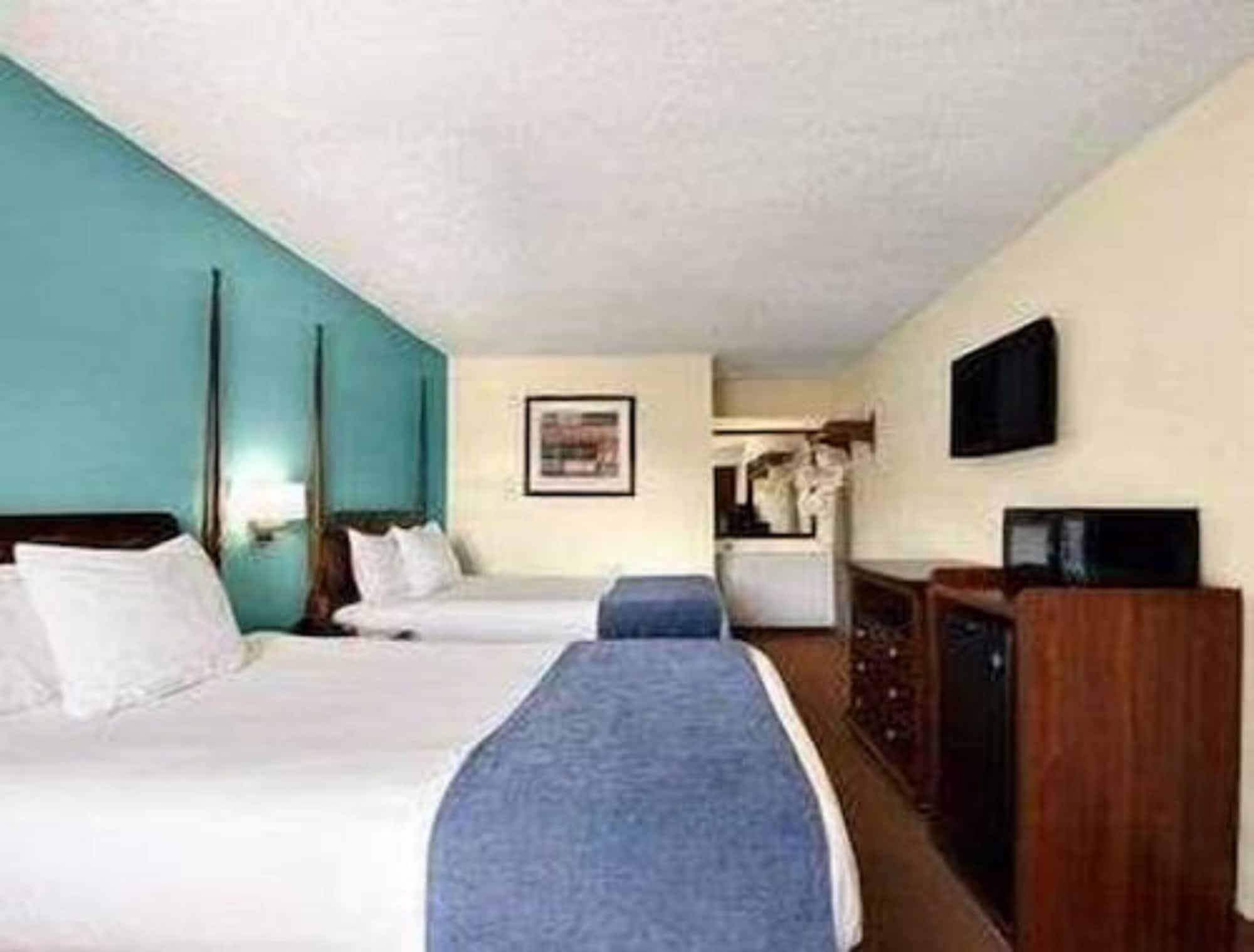 Baymont & Hotel 2*