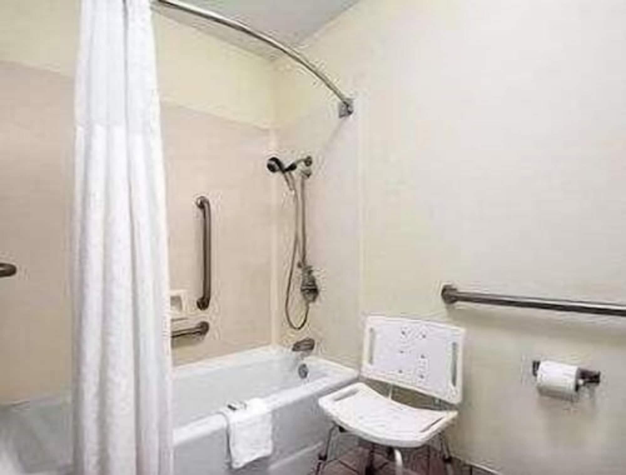 Hotel Baymont &