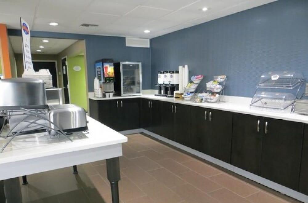 Baymont & Hotel 2*