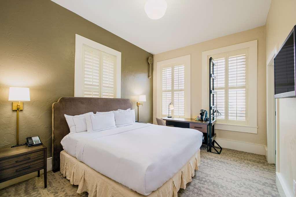 Tapestry Collection By Hilton Hotel *