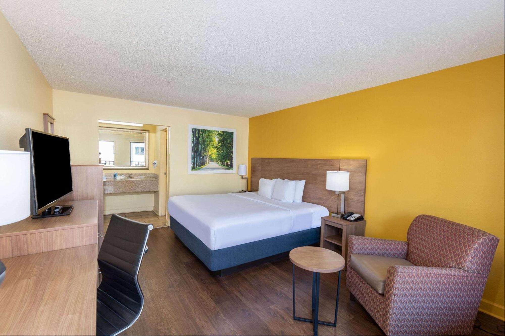 Days By Wyndham Florence/i-95 North Motel 2*