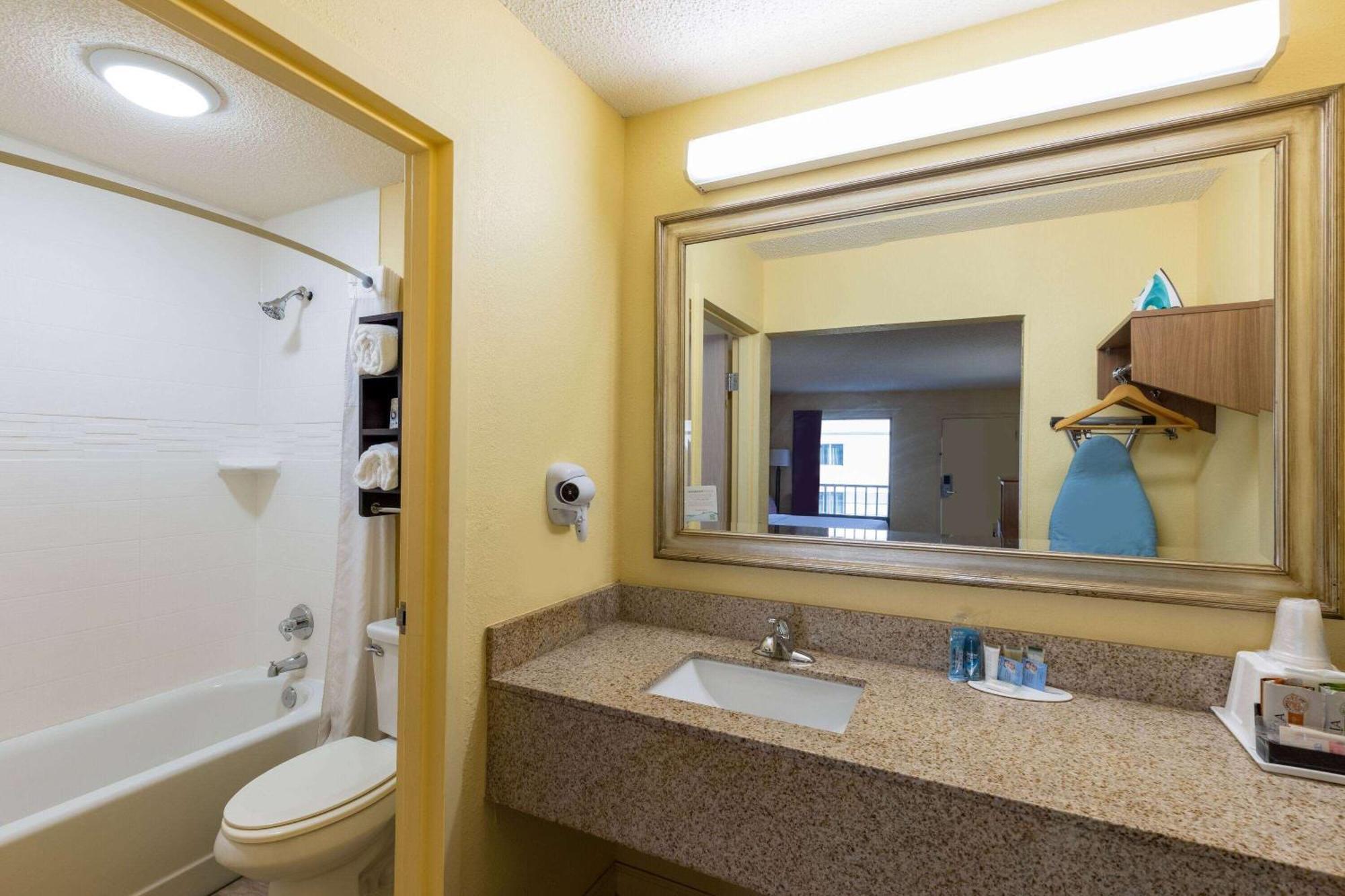 Motel Days By Wyndham Florence/i-95 North
