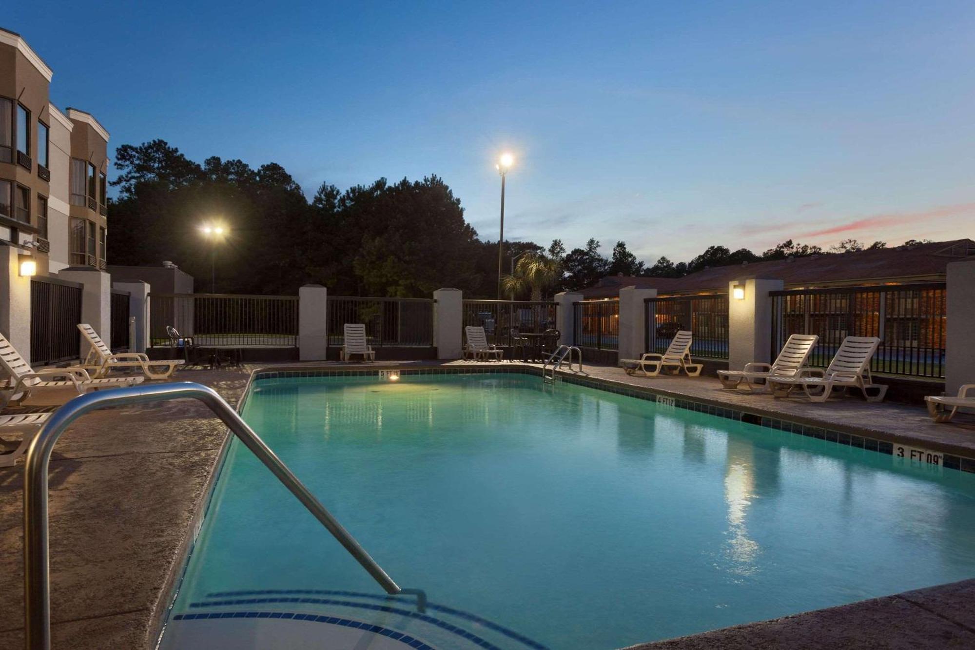 Country & By Radisson, Florence, Sc Florence