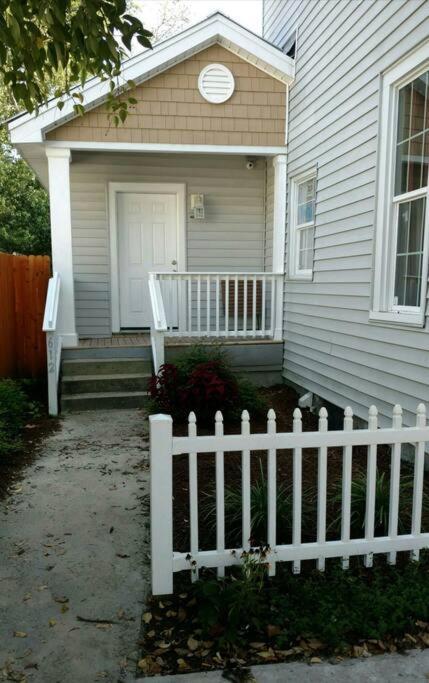 Apartment Garden At Moore House *