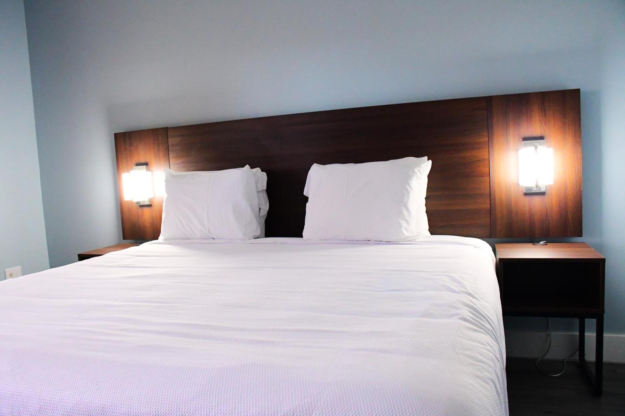 Motel And 2*