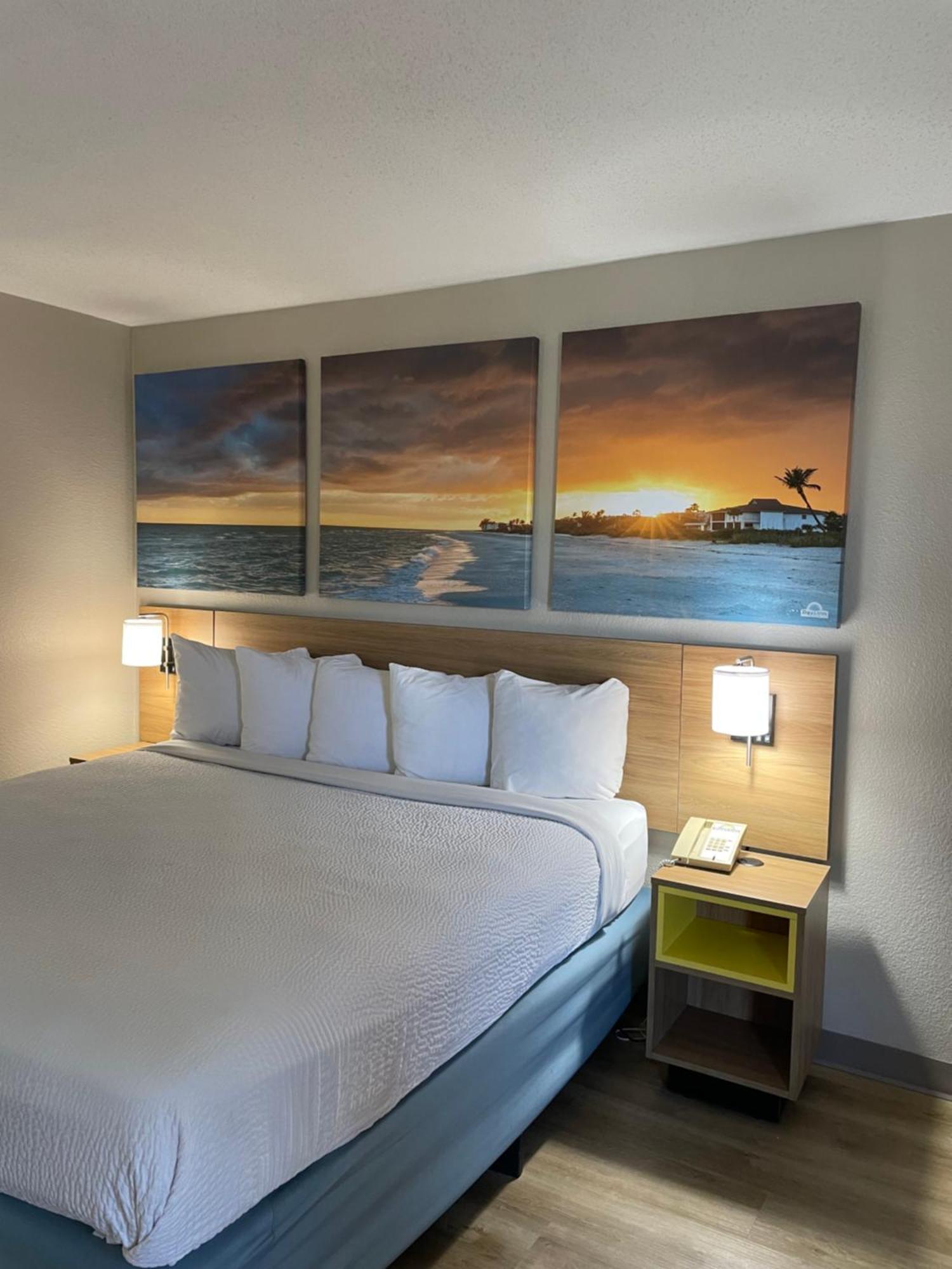 Days By Wyndham Near Civic Center Otel Florence