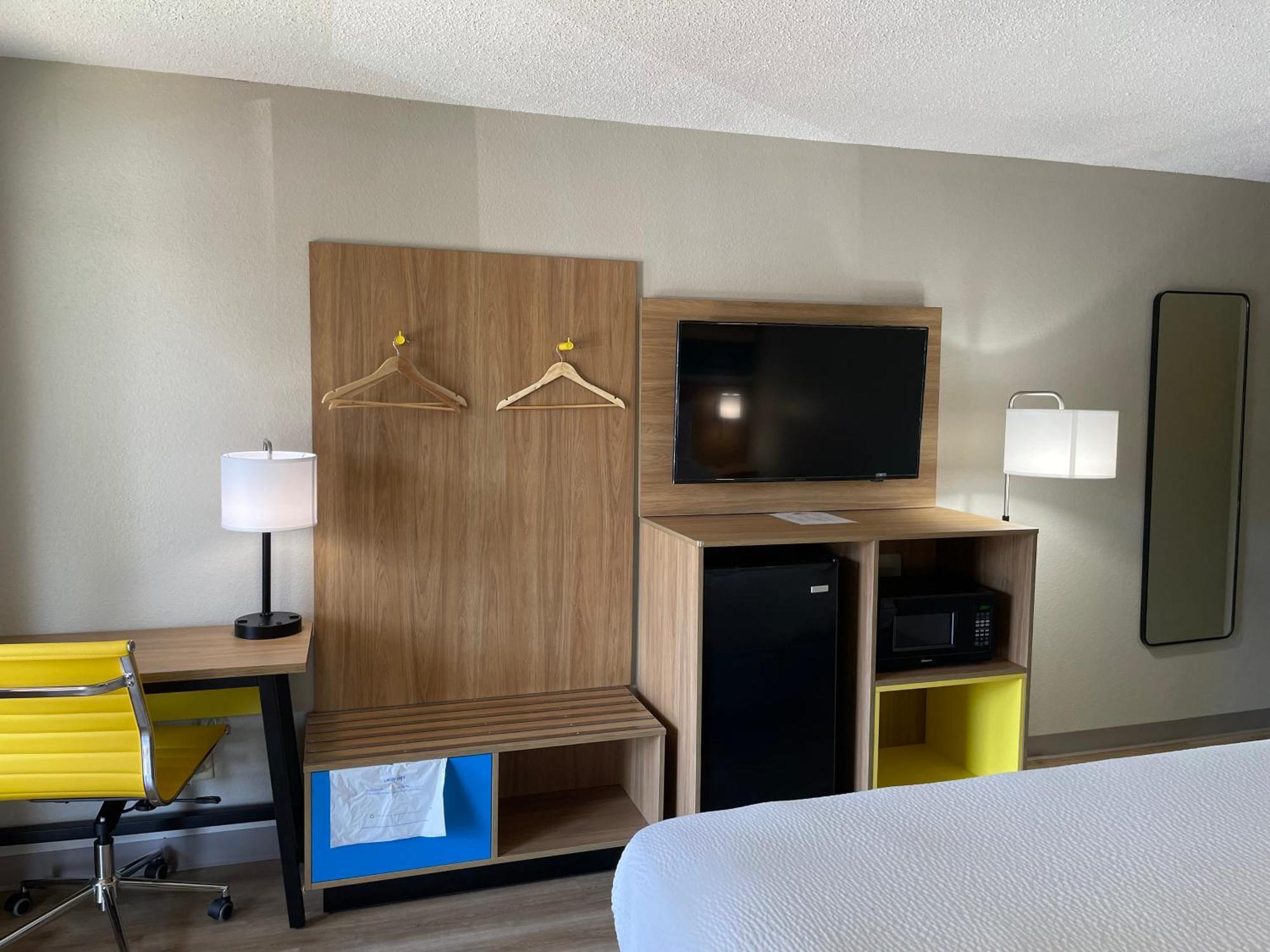 Otel Days By Wyndham Near Civic Center