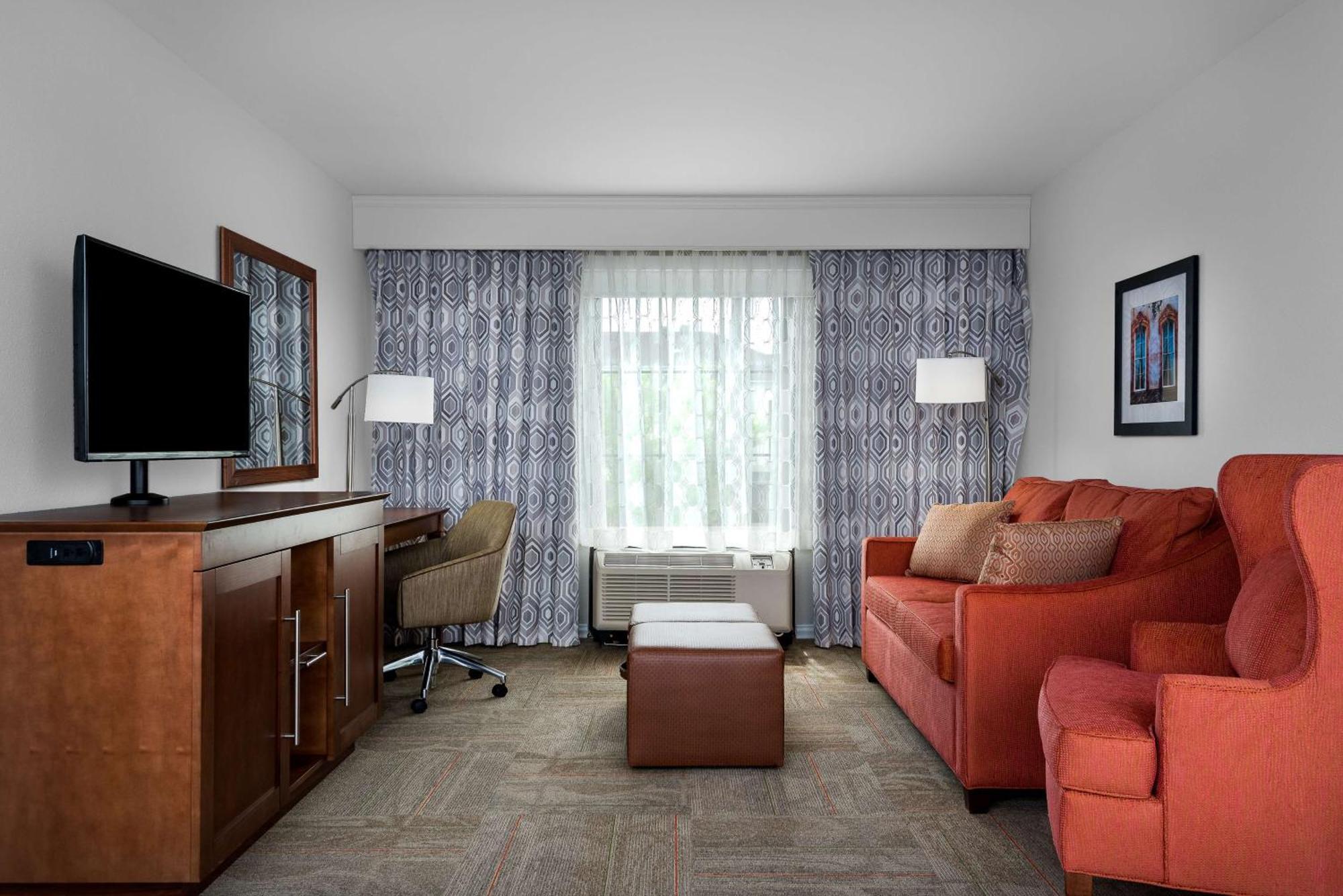 Hampton & Center 3*