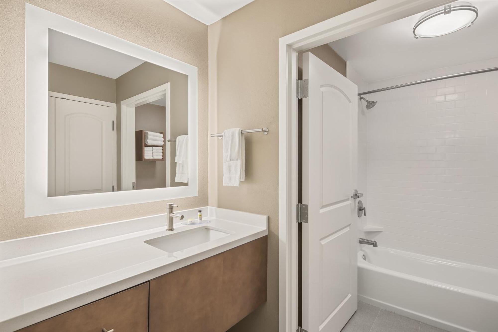 Staybridge - Center By Ihg Florence