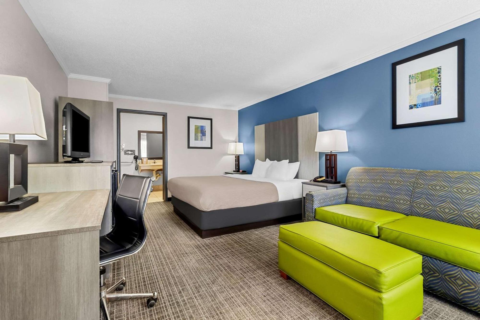 Quality & Civic Center Hotel