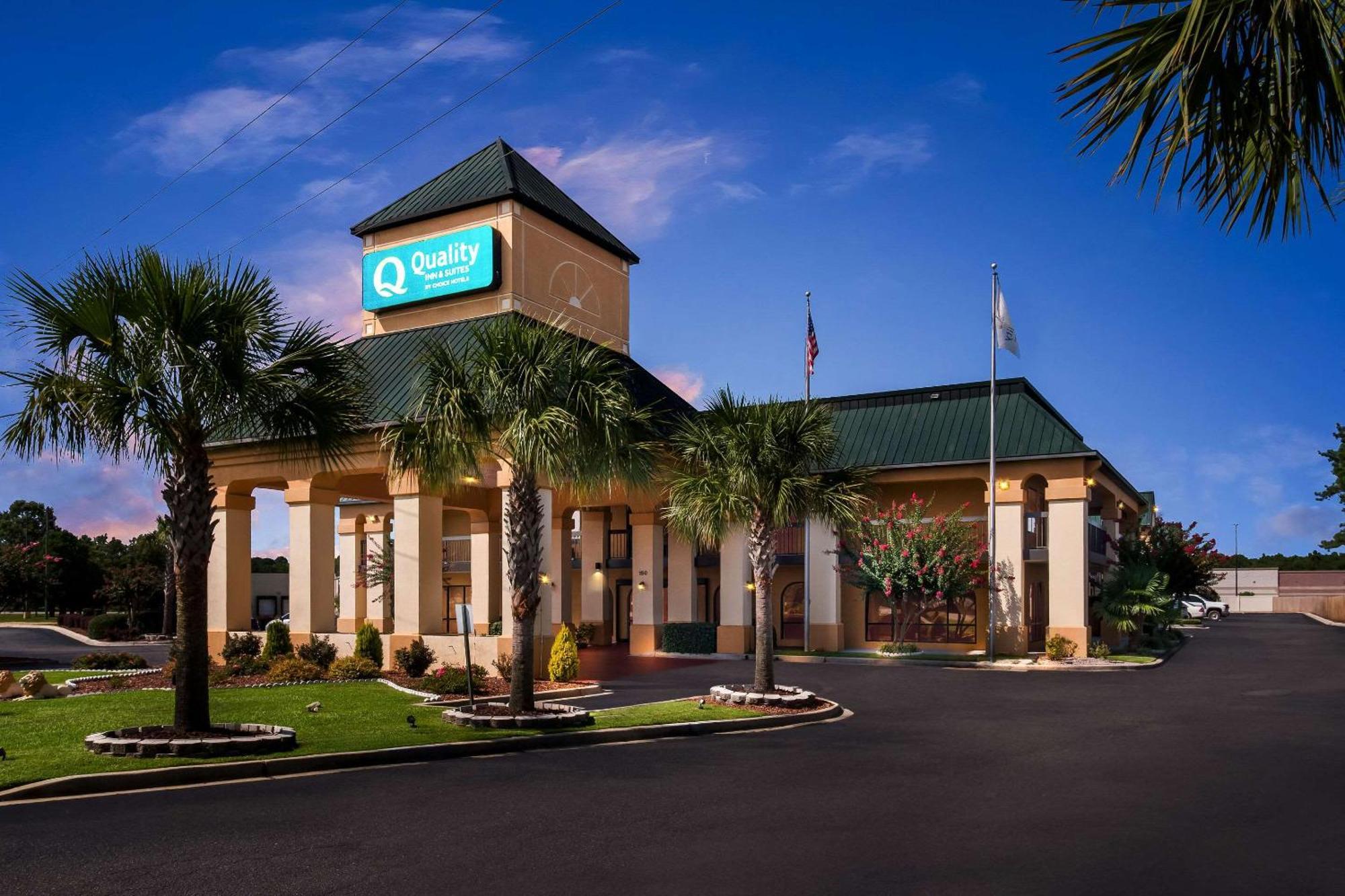 Hotel Quality & Civic Center