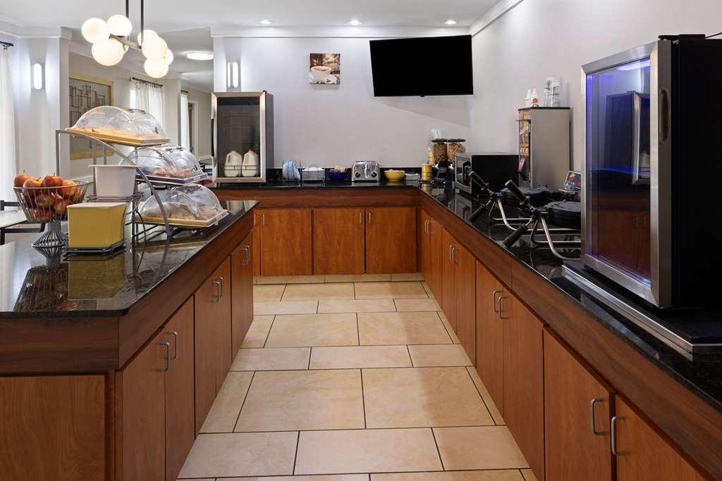 Days By Wyndham Near Civic Center Otel Florence