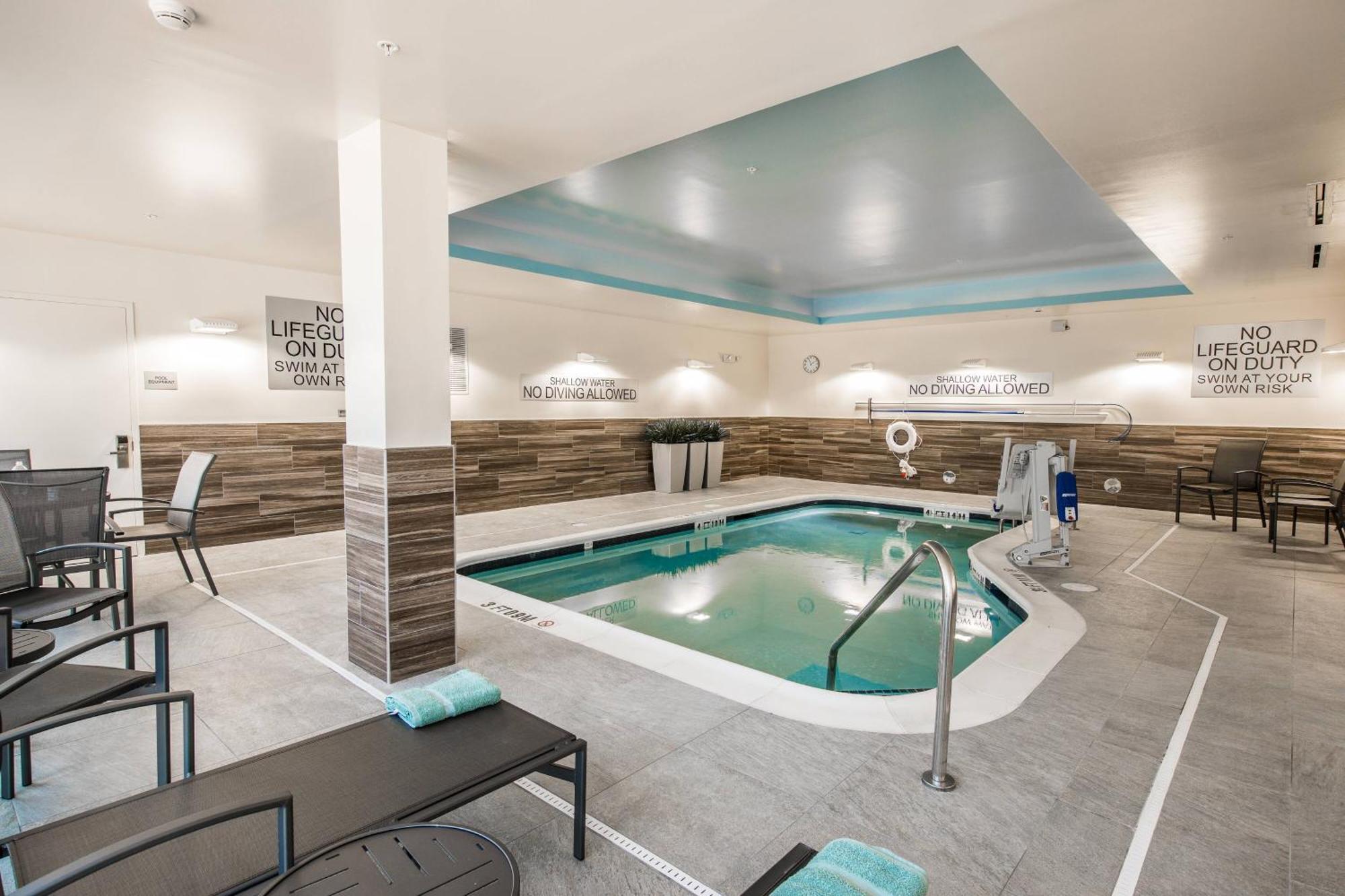 Hotel Fairfield & By Marriott I-20 3*