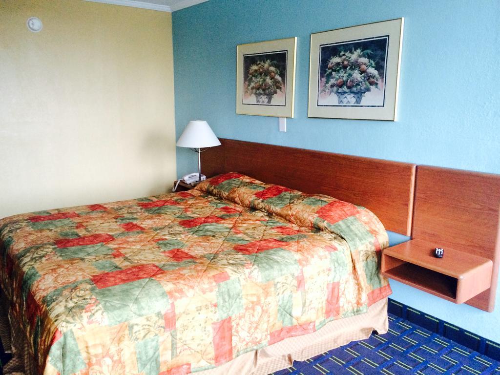 6 Historic Downtown Hotel 2*