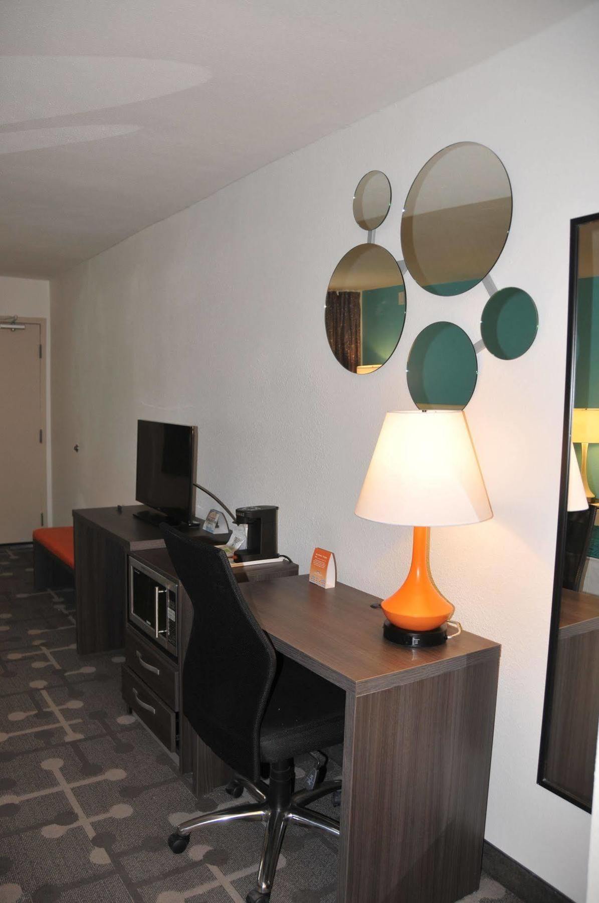 Howard Johnson By Wyndham Florence