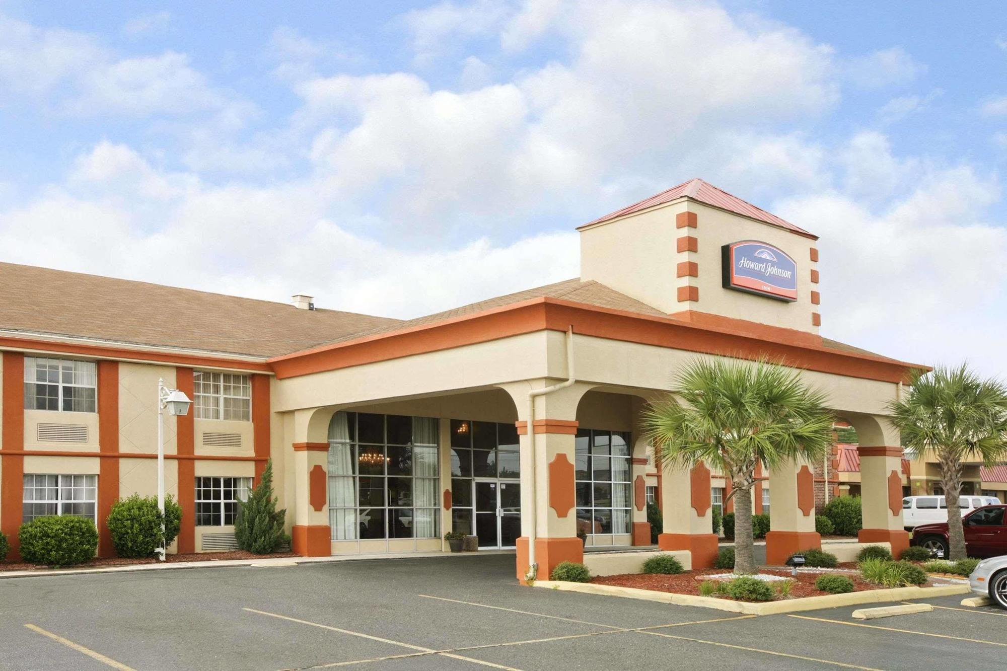Howard Johnson By Wyndham