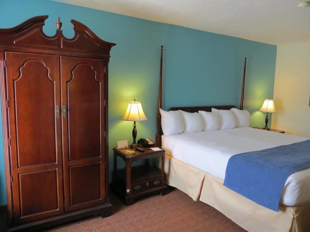 Hotel Baymont &