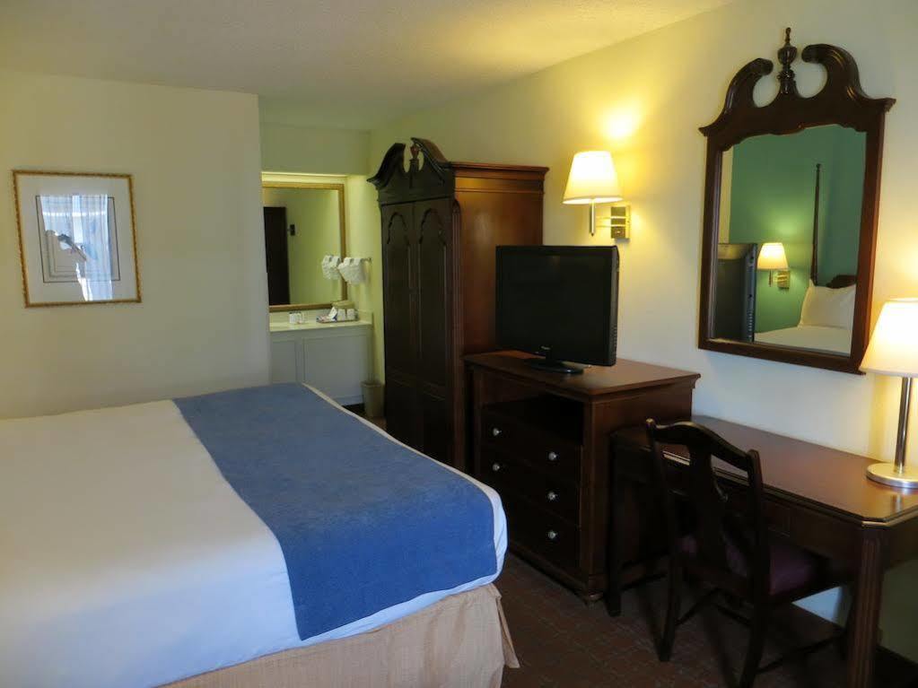 Baymont & Hotel 2*