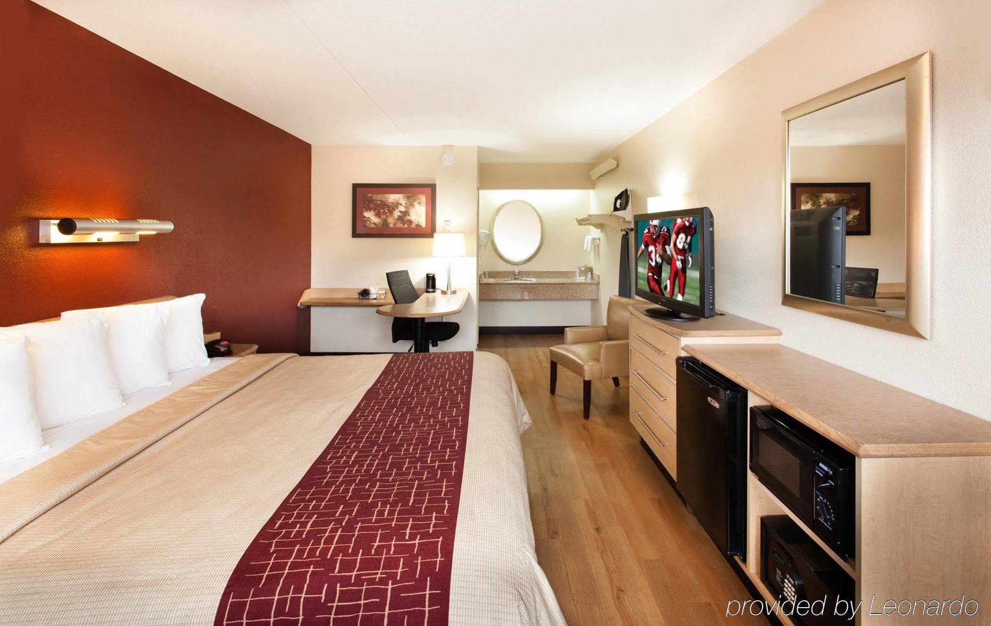 Red Roof - Civic Center Motel 2*