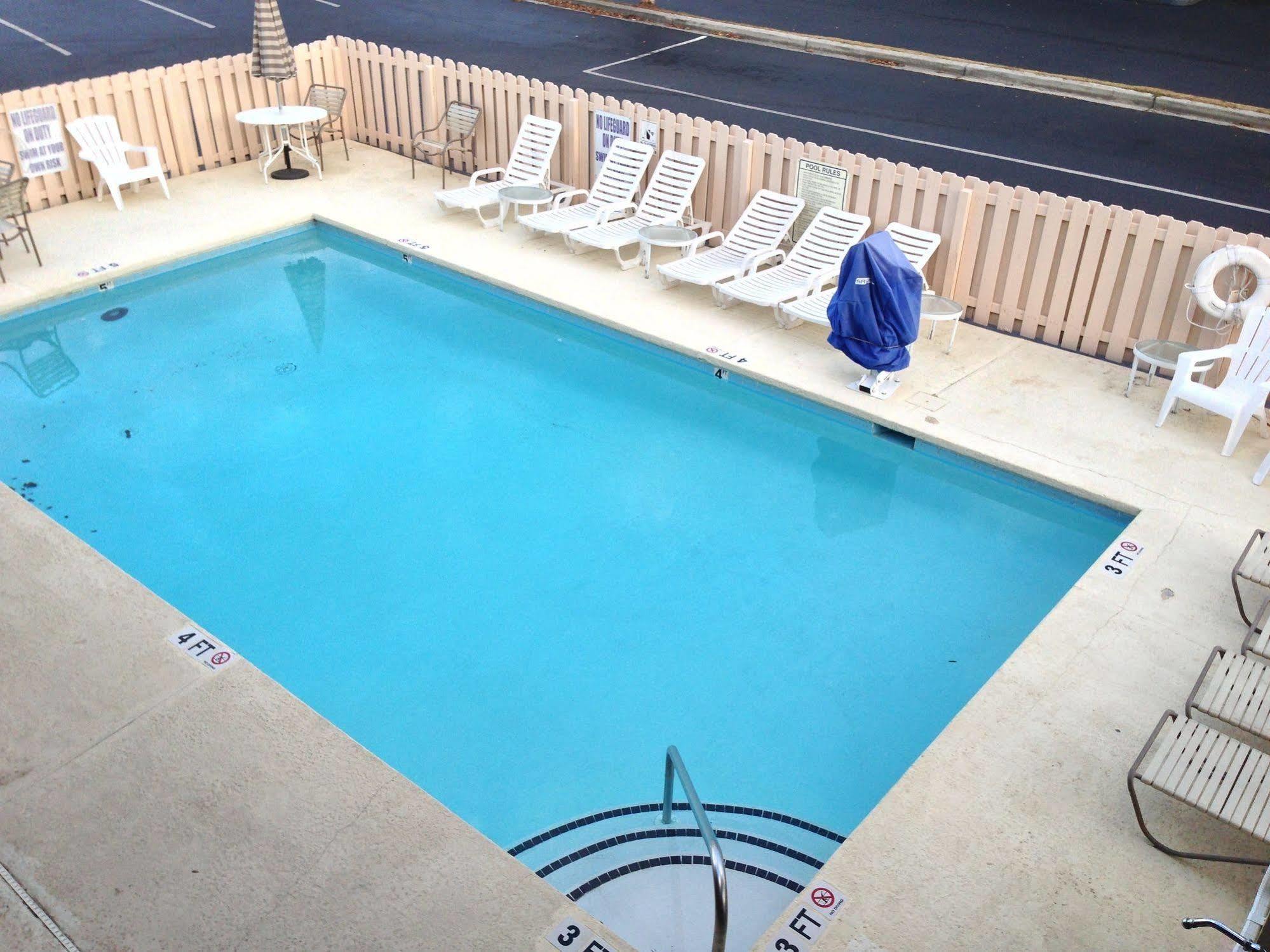 Super 8 By Wyndham Hotel
